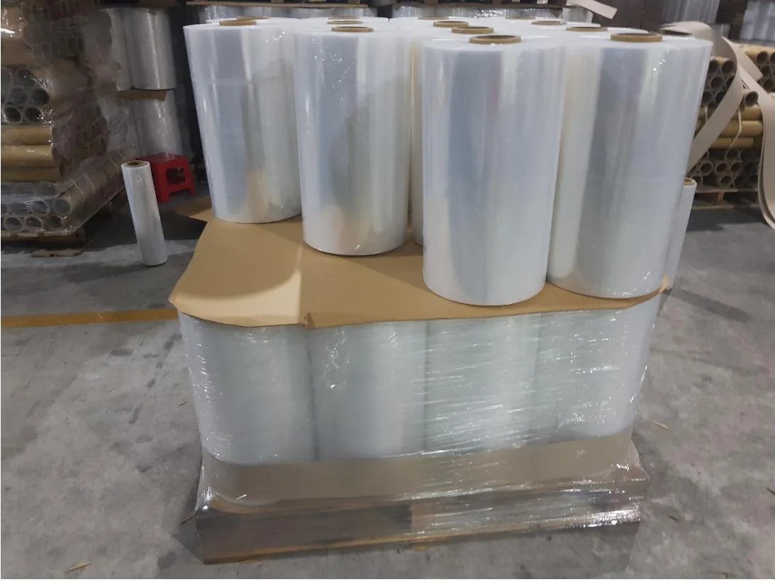 Pallet hàng được quấn màng PE tại kho TABI